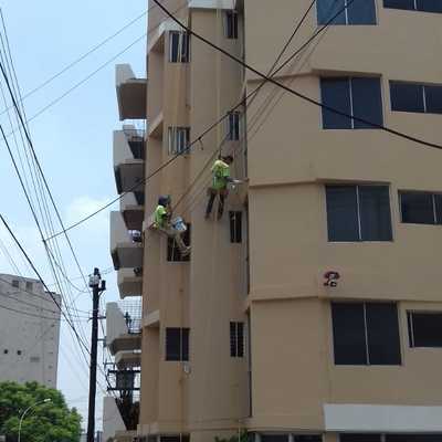 Pintura de altura en exterior