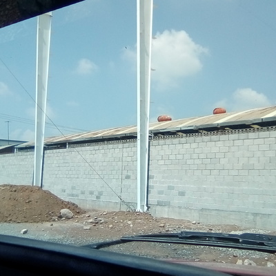 Barda perimetral de Blok en bodega en construcción