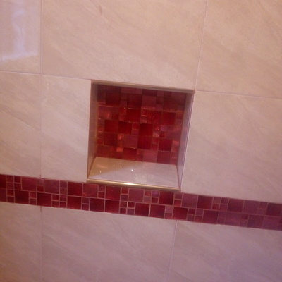 Hechura de nicho así como forrado de azulejo