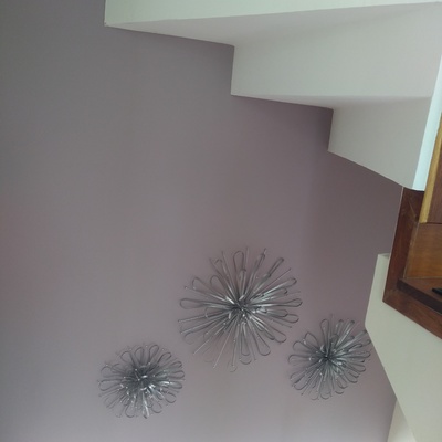 Decoración de muro de escalera