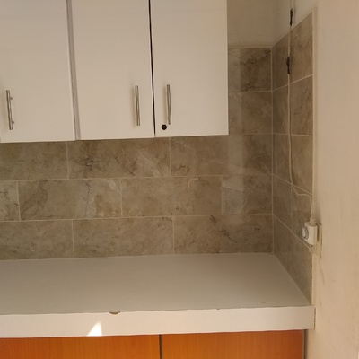 cuarto de lavado forrado de lozeta