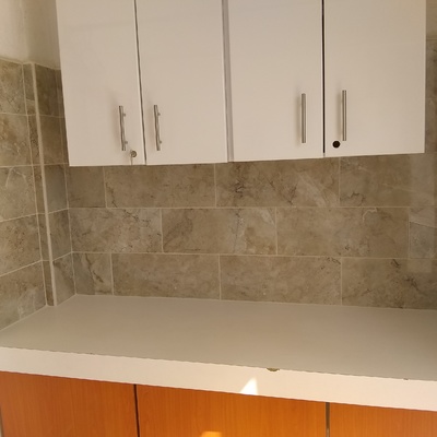 Cuarto de lavado forrado de lozeta 20x50