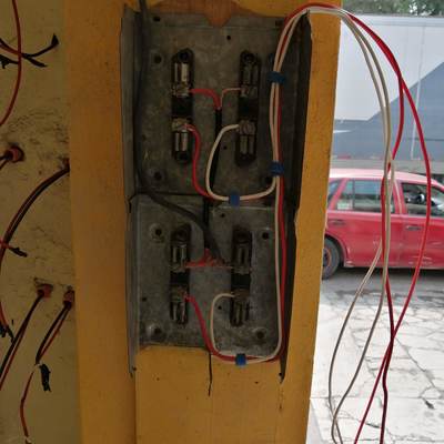 Base limpia y con cable nuevo