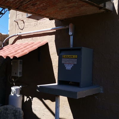 Transformador seco de 440 a 220/110v