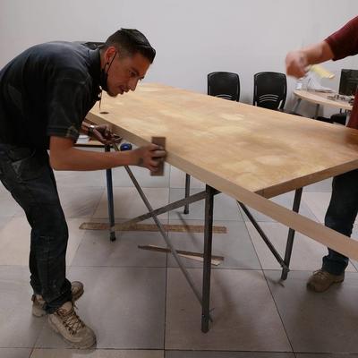 Cambio de laminado plástico institución Ralph Wilson en puertas