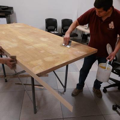 Cambio de laminado plástico institución Ralph Wilson en puertas