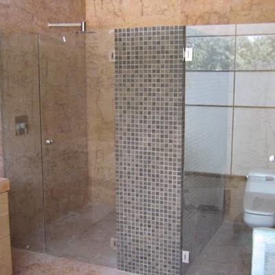 Cristal templado en baño
