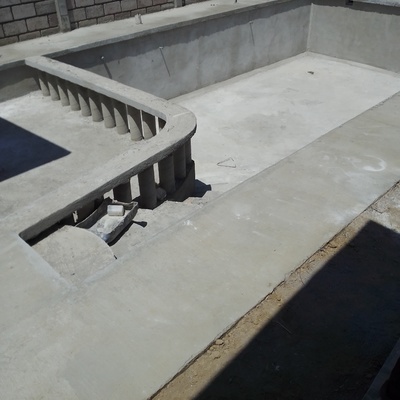 Alberca en obra negra