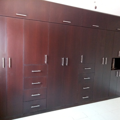 Closet en MDF color wengue