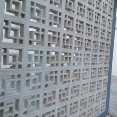 colocación de celosía en fachada