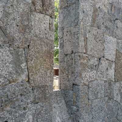 Piedra pegada a hueso