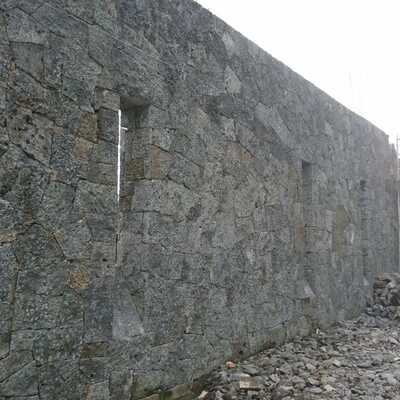 Piedra pegada a hueso