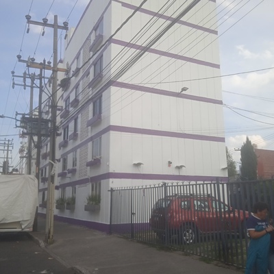 Edificio recién terminado vista lateral