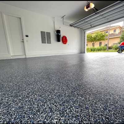 Piso epóxico con hojuela