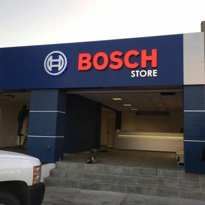 ESTRUCTURA METALICA EN FACHADA PRINCIPAL CON PANEL DE ALUMINIO