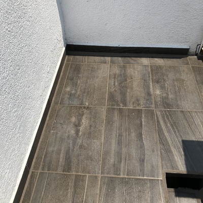 piso den area de servicio