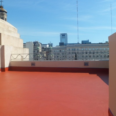 Aplicación de Poliuretano en Techo de Concreto con recubrimiento rojo