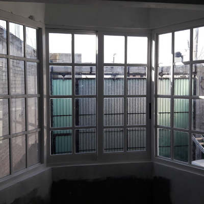VENTANA TIPO BAY WINDOW