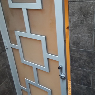 PUERTA DE BAÑO