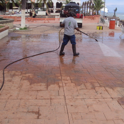 LIMPIEZA DE ÁREAS PUBLICAS