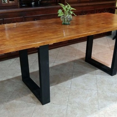 mesa de hierro y madera