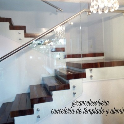 Barandal cristal templado y pasamanos inoxidable