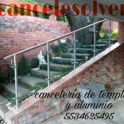 Barandal de postes inoxidable y cristal templado