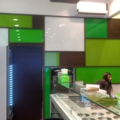 Bastidor de madera y vidrio.