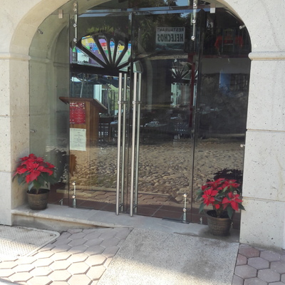 PUERTA DE CRISTAL TEMPLADO