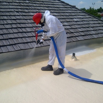 Aplicación de poliuretano en junta fria en techo