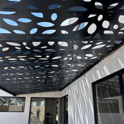 Celosía arquitectónica con juego de luz