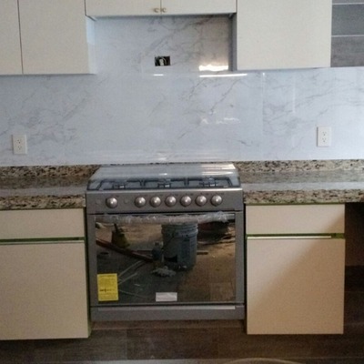 BARRA DE COCINA EN GRANITO ORNAMENTAL