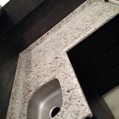 BARRA EN GRANITO KASHMERE MUEBLES MDF NEGRO MATE