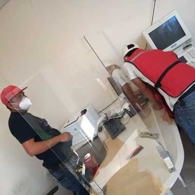 Mamparas de protección personal / IMSS