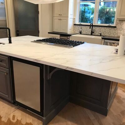 Cocina e isla  de cuarcita