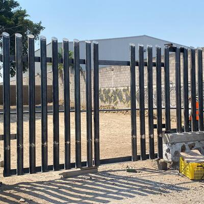 FABRACIÒN DE ACCESO PRINCIPAL