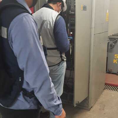 MEDICIÓN DE CALIDAD DE LA ENERGIA- CORRECCIÓN DE BAJO FACTOR DE POTENCIA Y ARMONICOS