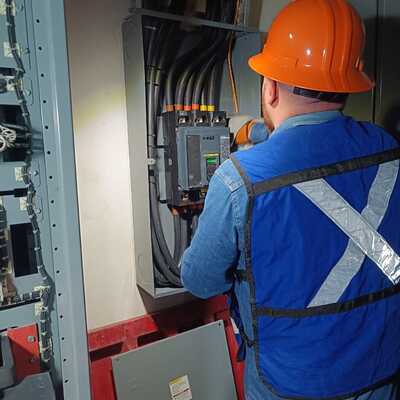 Mantenimiento a instalaciones electricas en baja y media tensión