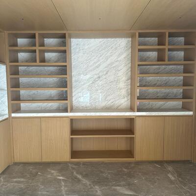 Diseño personalizado en madera y mármol: elegancia funcional para interiores