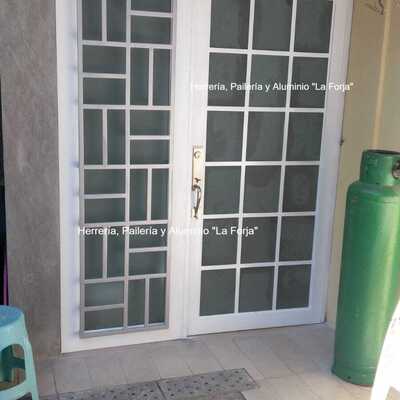 Puerta de Aluminio