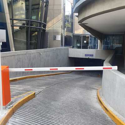 Instalación de pluma vehicular