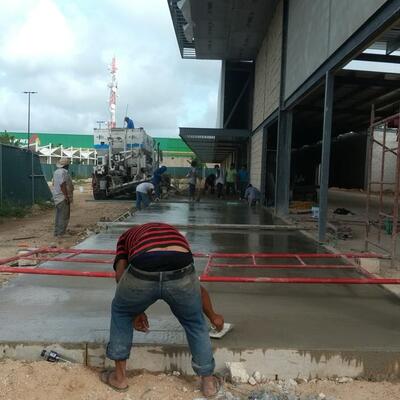 Bodega con Locales Comerciales