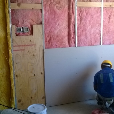 Refuerzos para gabinetes y aislante