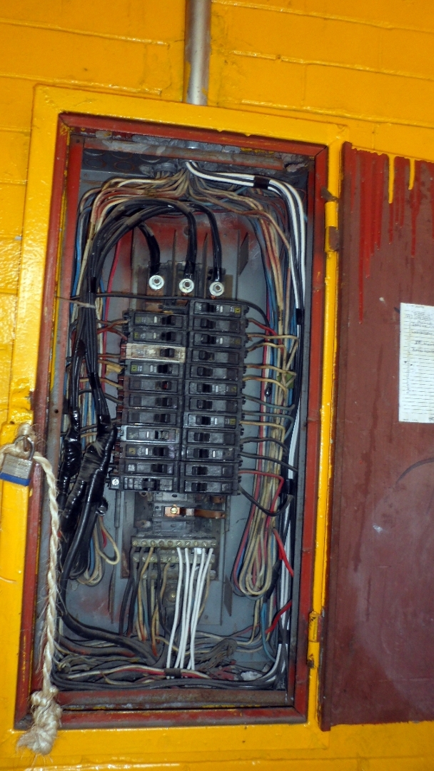 TRABAJOS DE PINTURA Y ELECTRICIDAD EN ESCUELAS