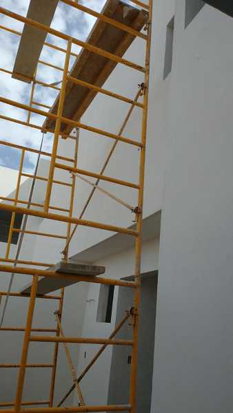 Aplicación de Redimix, lijado y pintura a dos mano en interiores y exteriores.