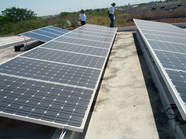 Sistema de paneles solares interconectados a la red de CFE