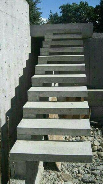 ESCALERA MINIMALISTA 