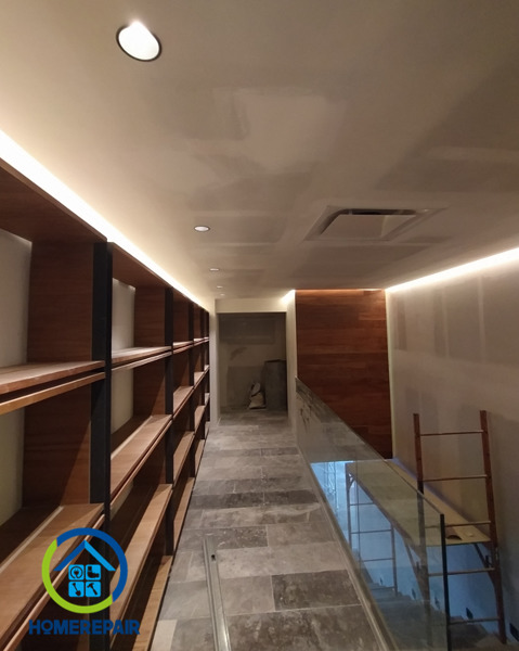 Instalaciones en corredor de ludoteca y corredor de sanitarios.