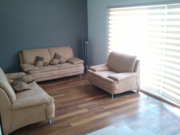 SALA CON PISO EN MADERA IMPORTADA DE CUMARU