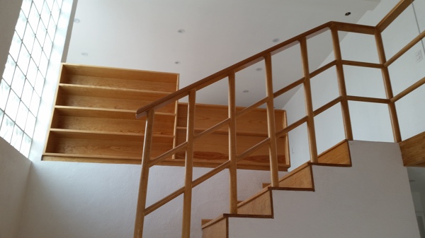 Escalera y mueble 